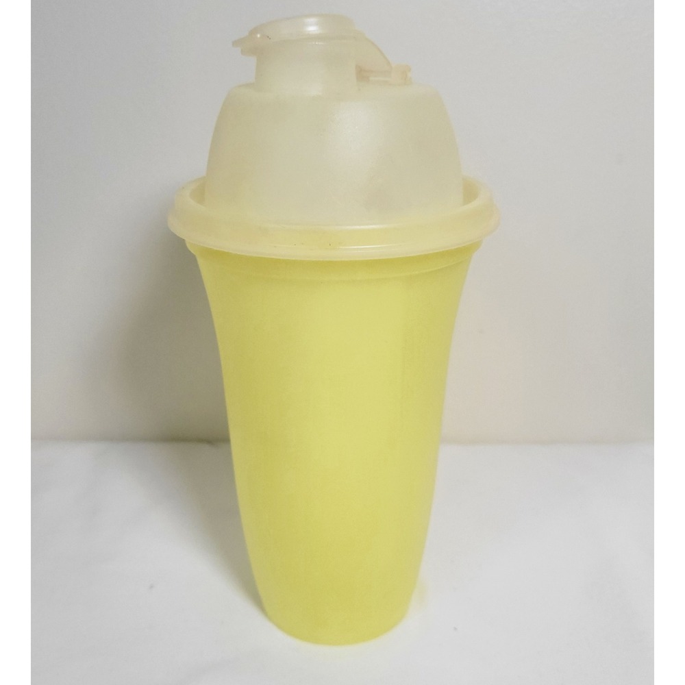 Vintage Tupperware Quick Shake 844-1 Yellow 2 Cup Mixer Shaker W/ Blender Wheel